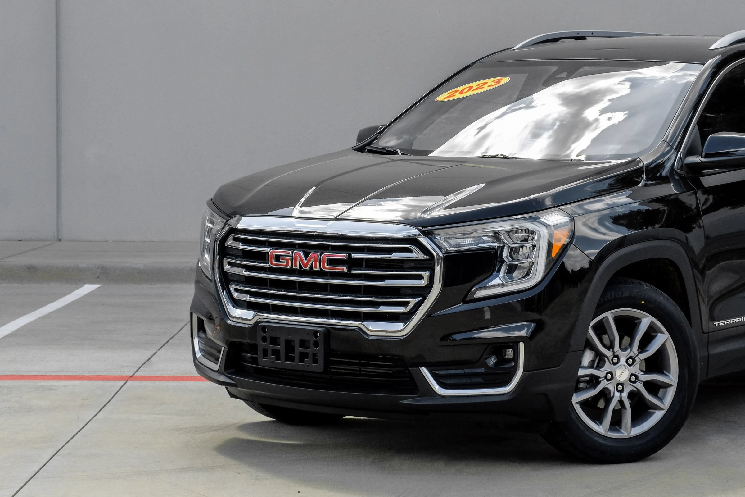 Used 2023 GMC Terrain SLT AWD/4WD image 14