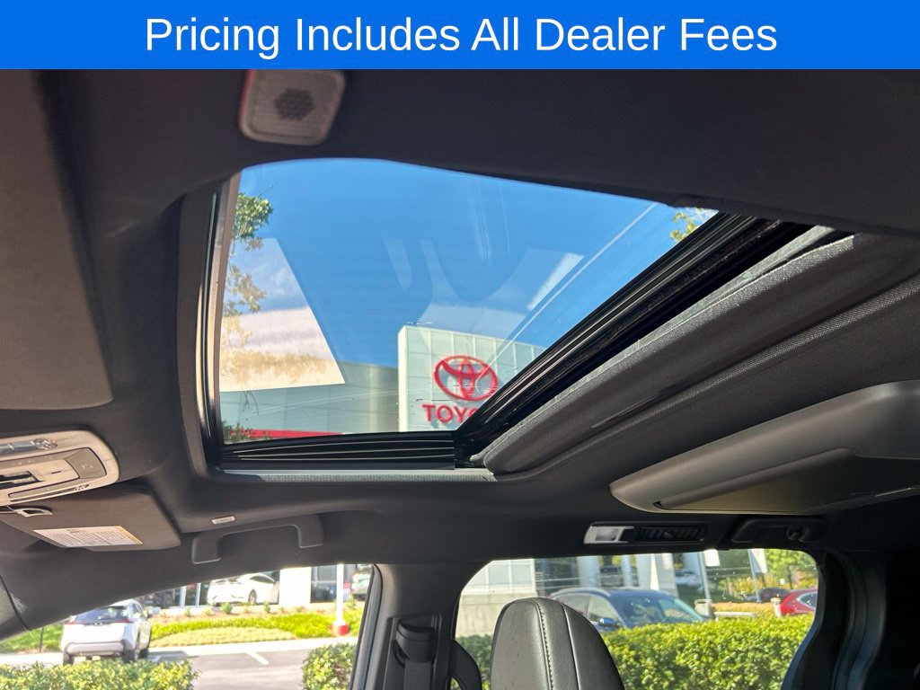 New 2025 Toyota Sienna Limited FWD image 5