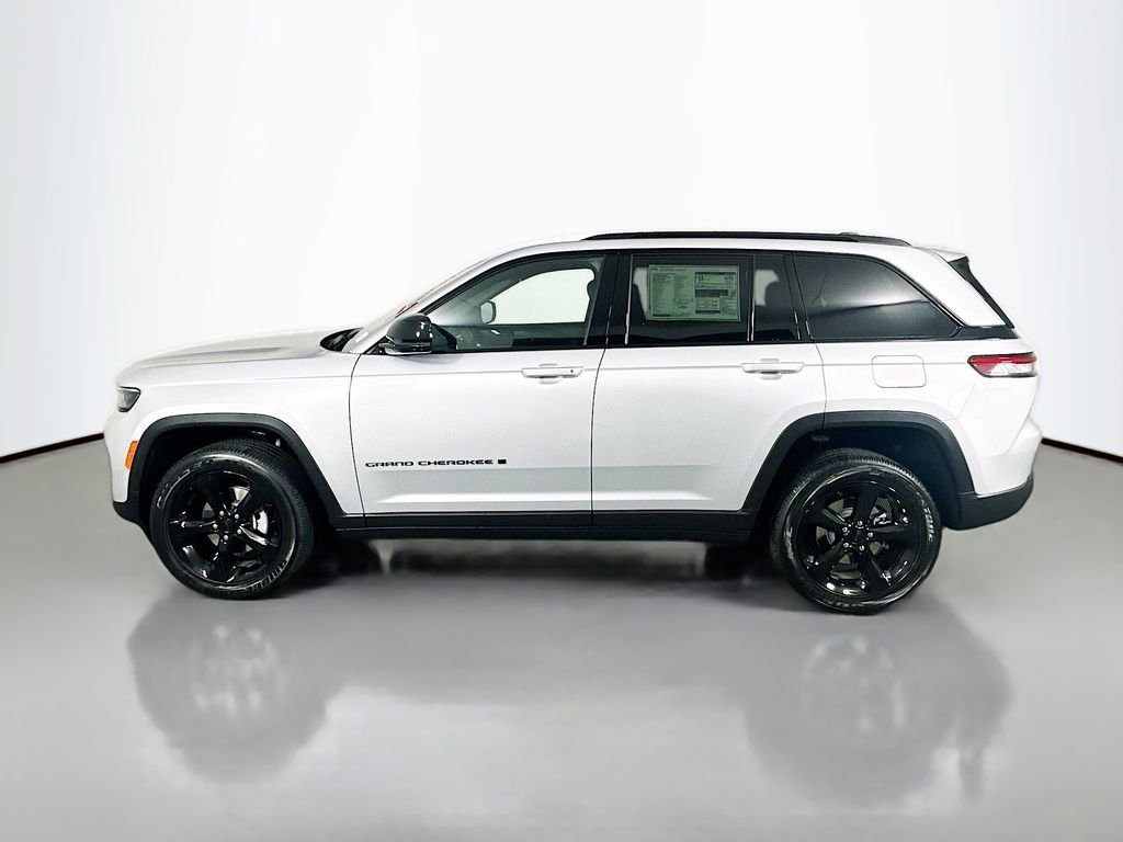New 2025 Jeep Grand Cherokee Altitude image 4