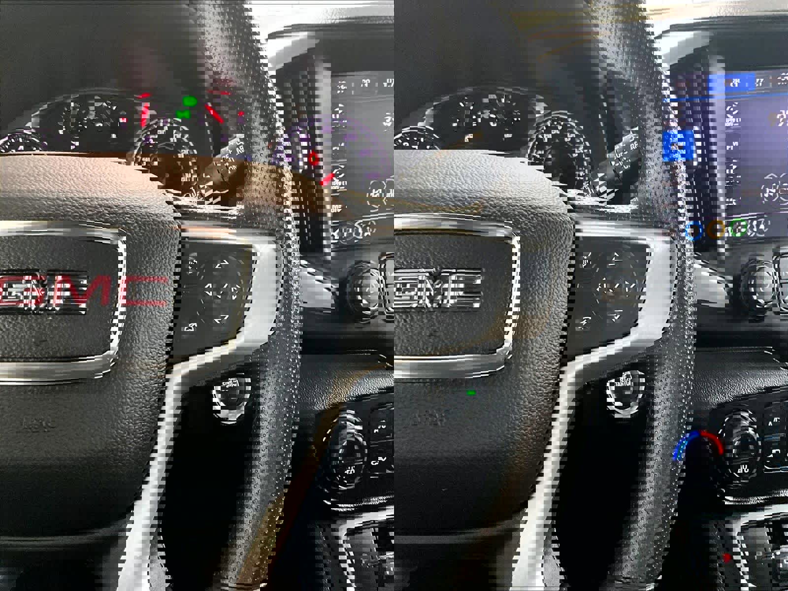 Used 2023 GMC Terrain SLE w/ Driver Convenience Package image 24