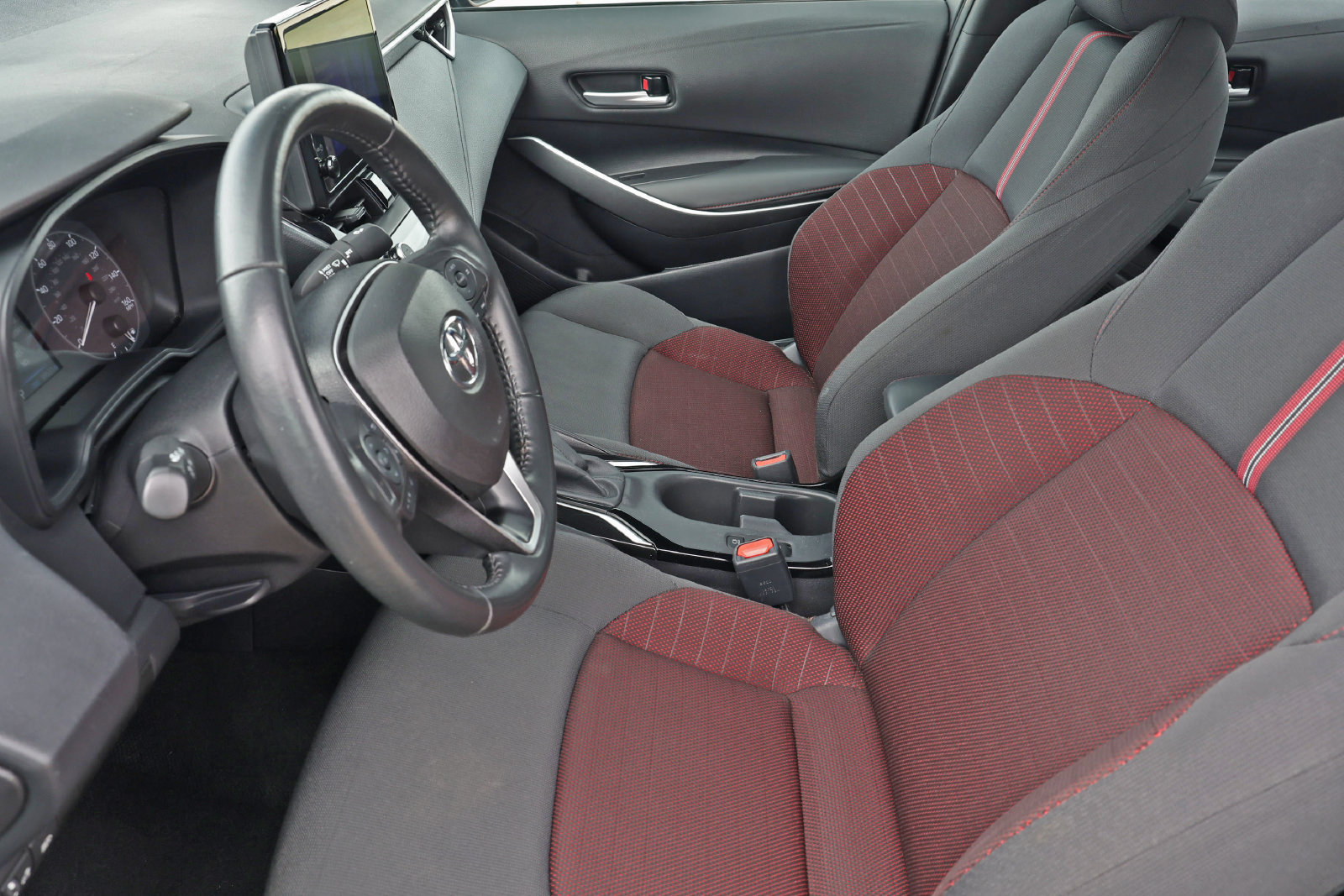 Used 2025 Toyota Corolla SE FWD image 12