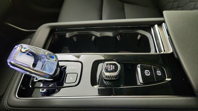 New 2026 Volvo XC90 B6 Plus w/ Protection Package Premier AWD/4WD image 17
