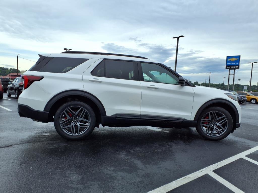 Used 2025 Ford Explorer ST image 38