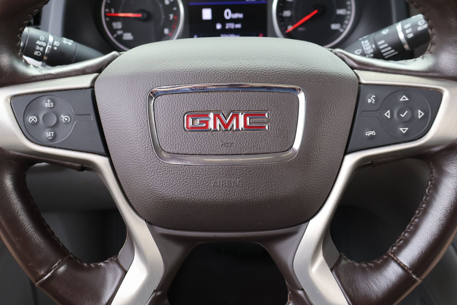 Used 2020 GMC Acadia SLT FWD image 24