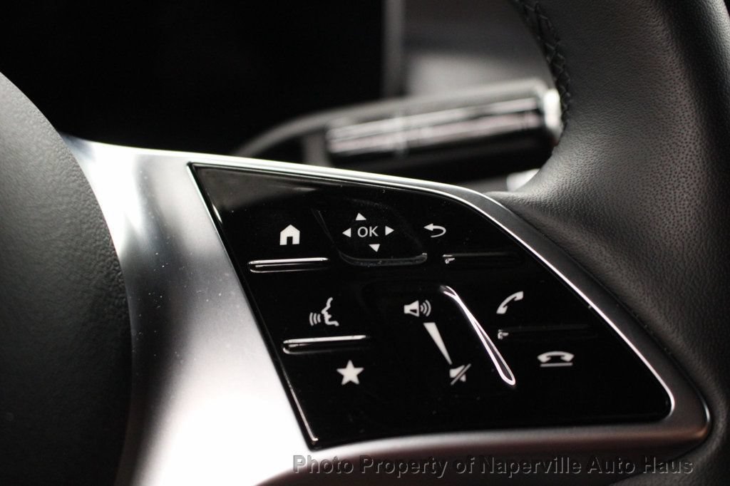 Used 2025 Mercedes-Benz GLC 300 4MATIC image 17