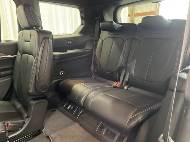 New 2025 Jeep Grand Cherokee L Limited w/ Luxury Tech Group II image 39