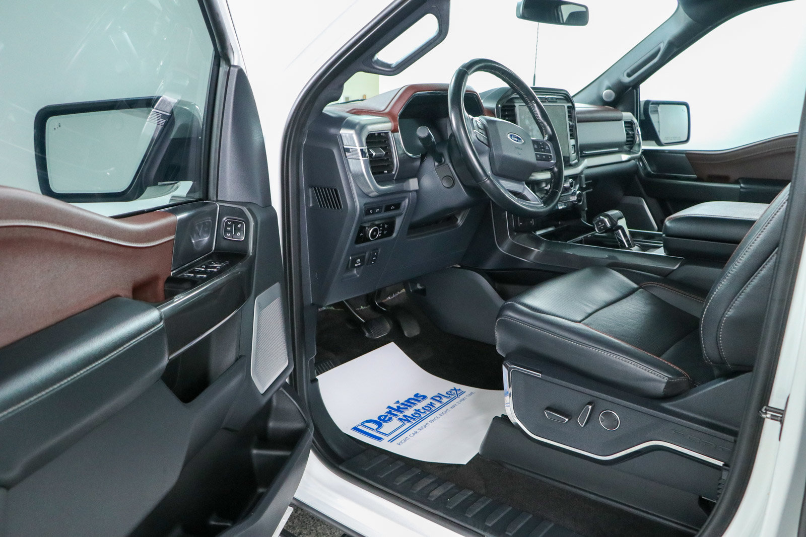 Used 2023 Ford F150 Lariat w/ Equipment Group 502A High AWD/4WD image 4