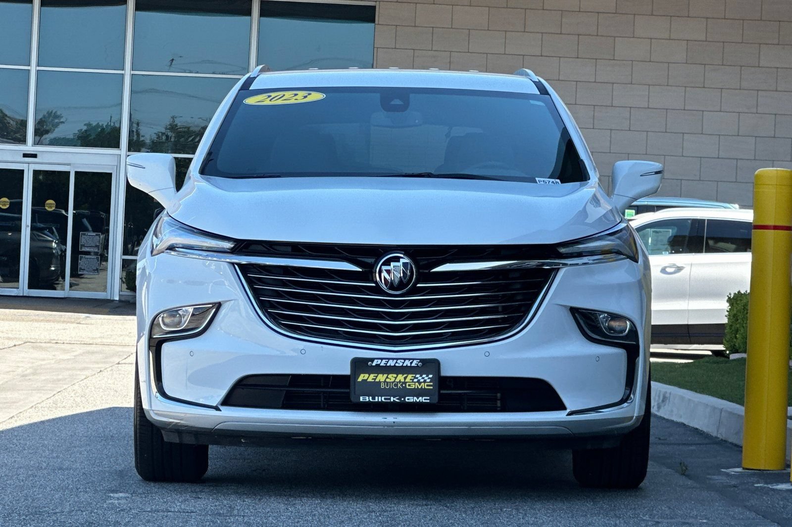 Used 2023 Buick Enclave Essence FWD image 9