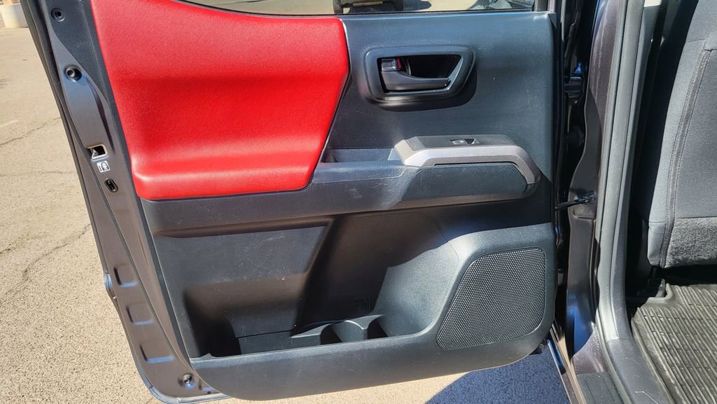 Used 2017 Toyota Tacoma SR5 image 18