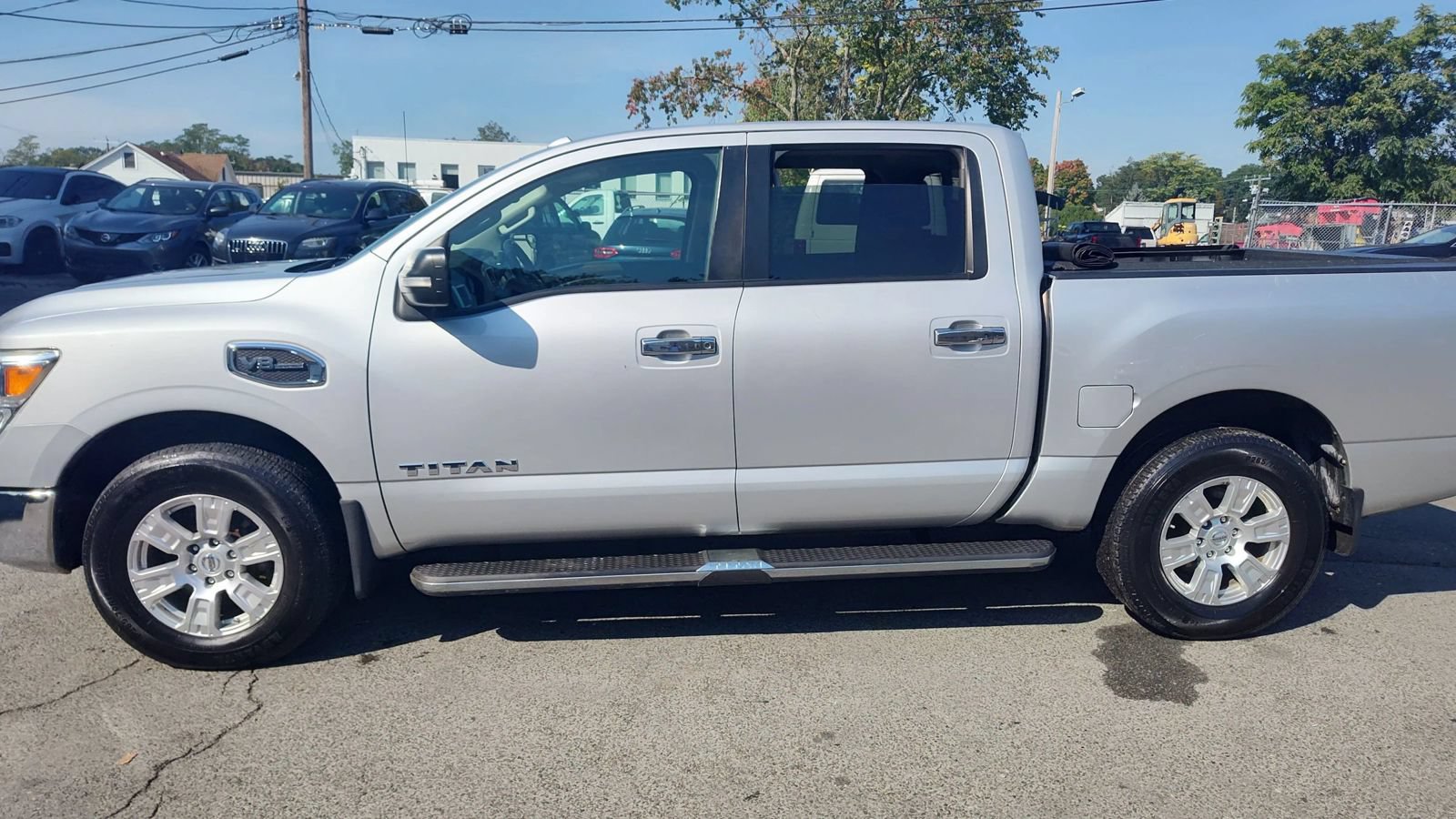Used 2017 Nissan Titan SV AWD/4WD image 2