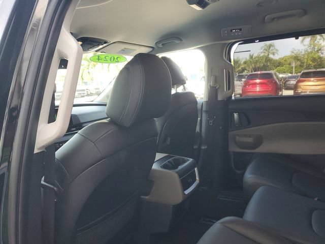 Certified 2025 Kia Carnival EX FWD image 11