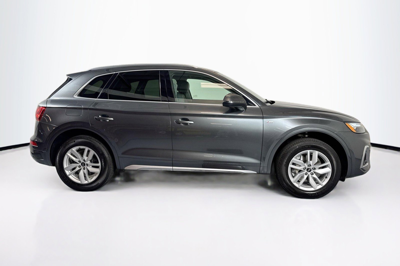 Used 2022 Audi Q5 2.0T Premium w/ Convenience Package image 4