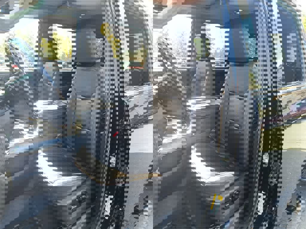 Used 2022 Chevrolet Silverado 3500 LTZ w/ LTZ Plus Package image 11