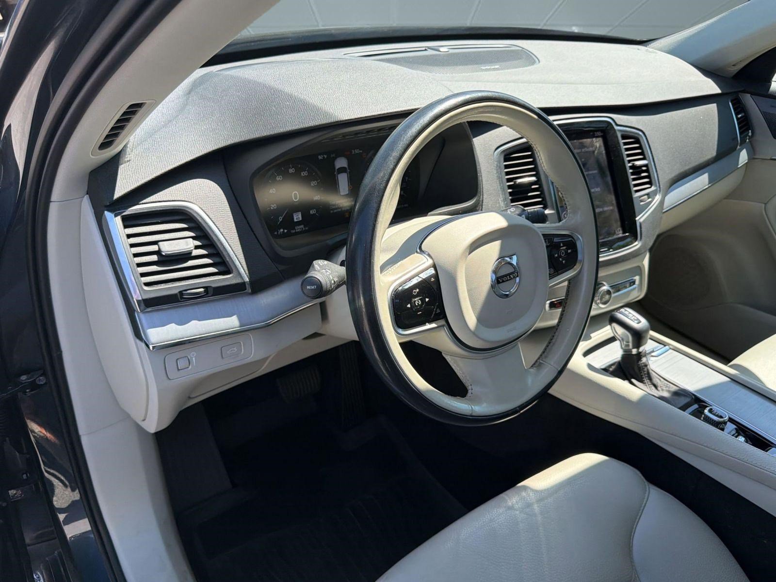 Used 2021 Volvo XC90 T5 Momentum w/ Protection Package Premier FWD image 4