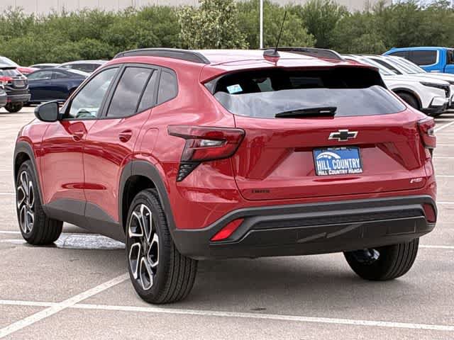 Used 2026 Chevrolet Trax RS w/ Sunroof Package FWD image 4