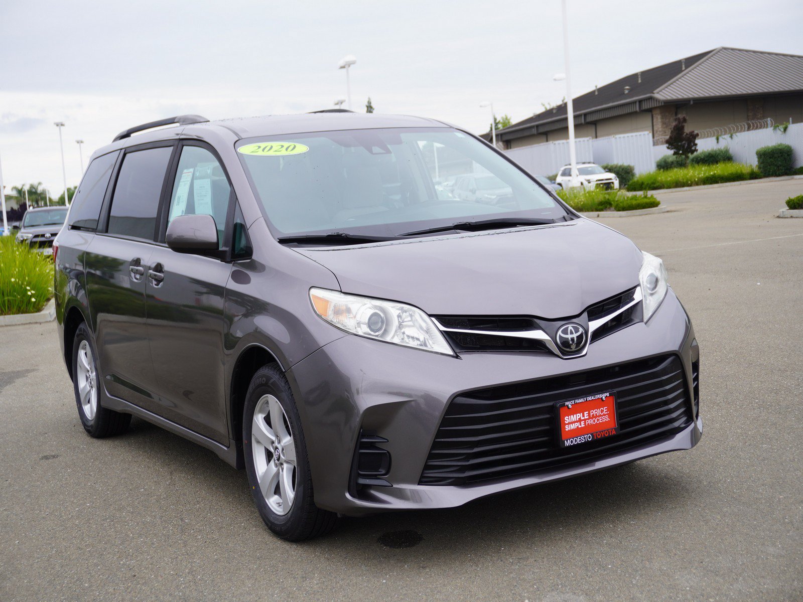 Used 2020 Toyota Sienna LE w/ Carpet Mat Package