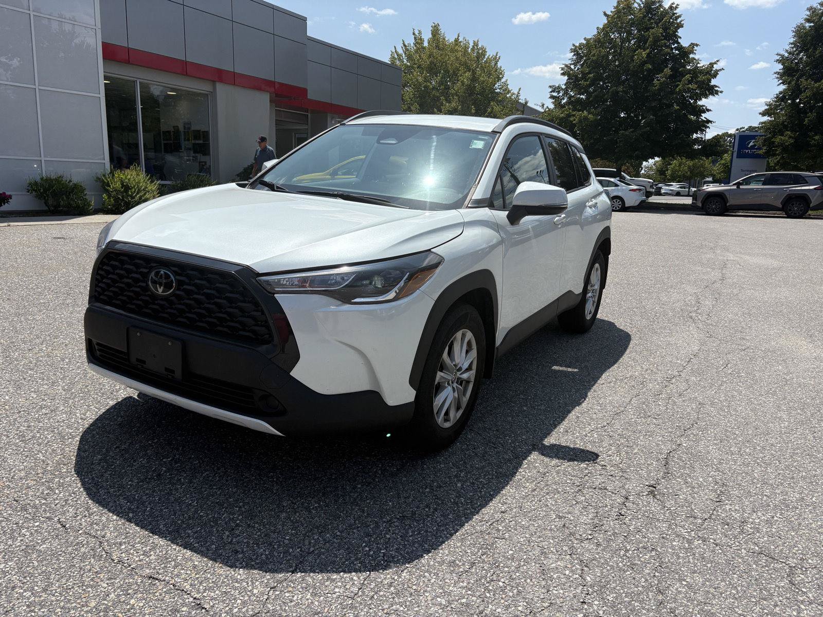 Used 2023 Toyota Corolla Cross LE AWD/4WD image 3