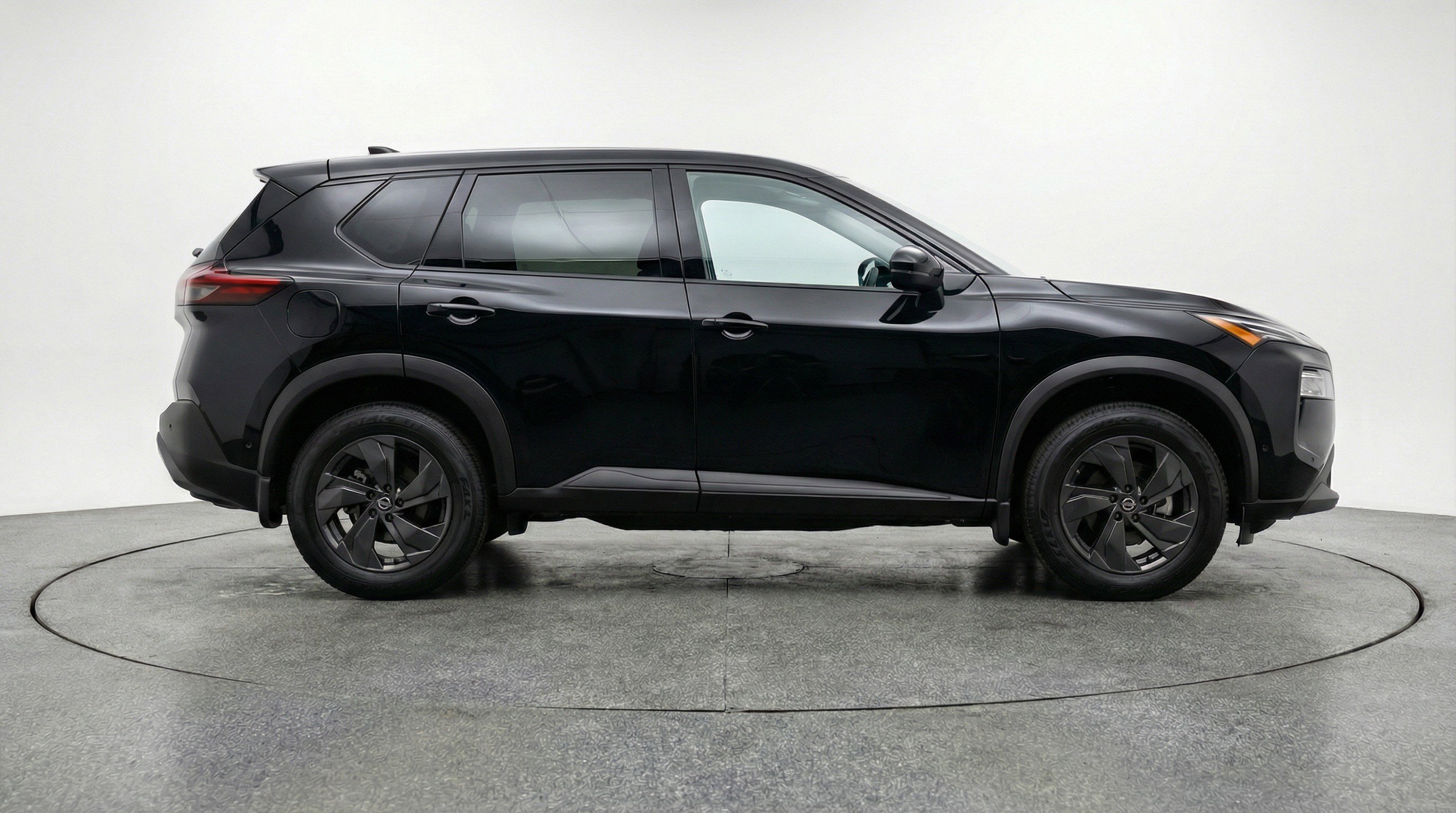 Used 2025 Nissan Rogue SV FWD image 11