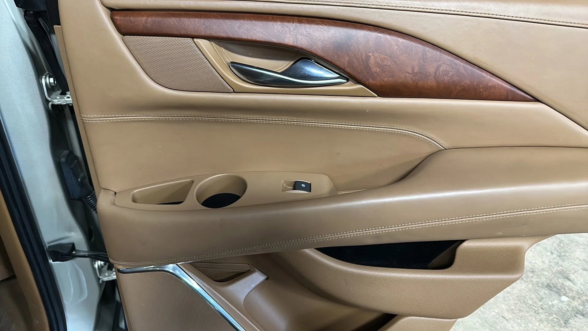 Used 2016 Cadillac Escalade Platinum image 21