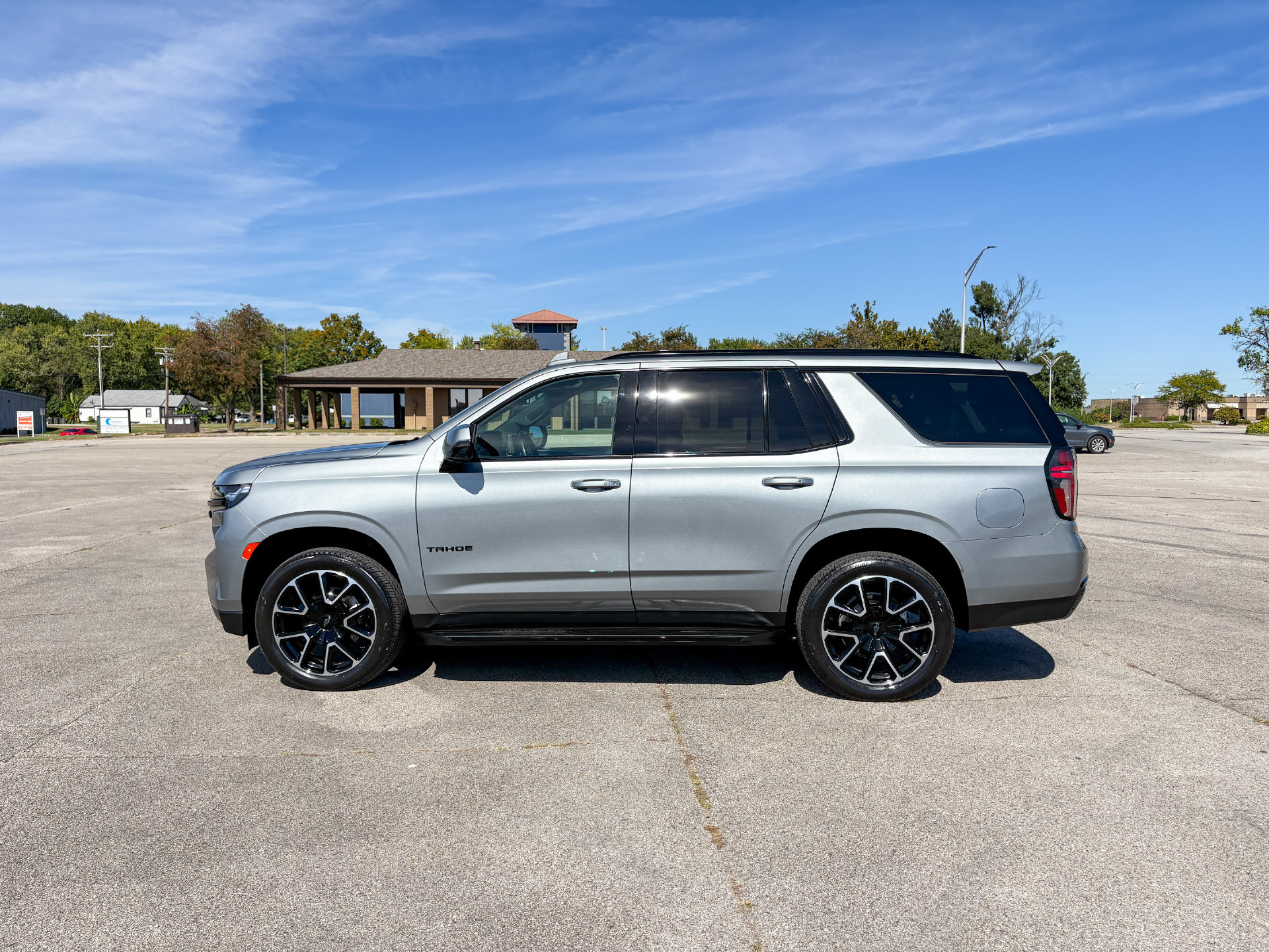 Used 2024 Chevrolet Tahoe RST w/ Luxury Package AWD/4WD image 5