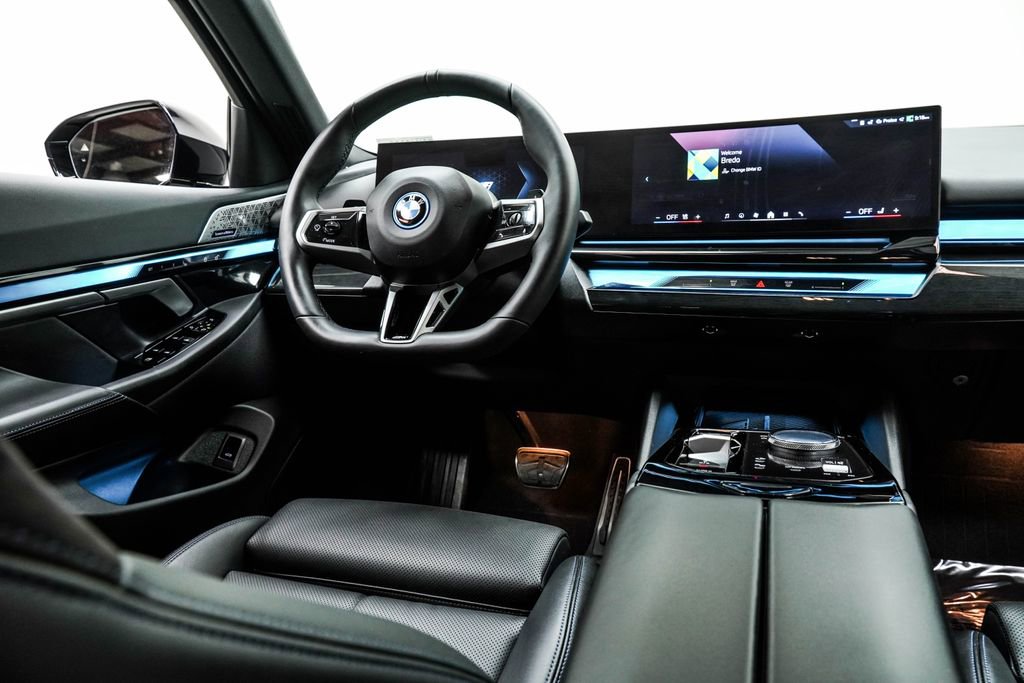 Used 2026 BMW 550e xDrive image 24