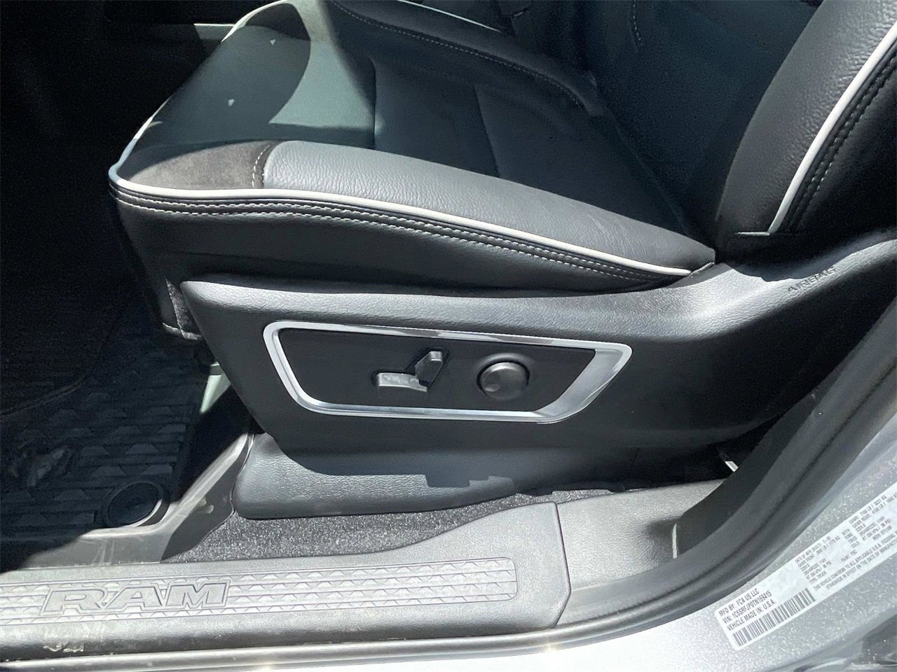 New 2026 RAM 1500 Laramie w/ Night Edition image 28