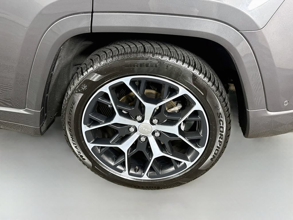 Used 2024 Jeep Grand Cherokee Summit AWD/4WD image 39