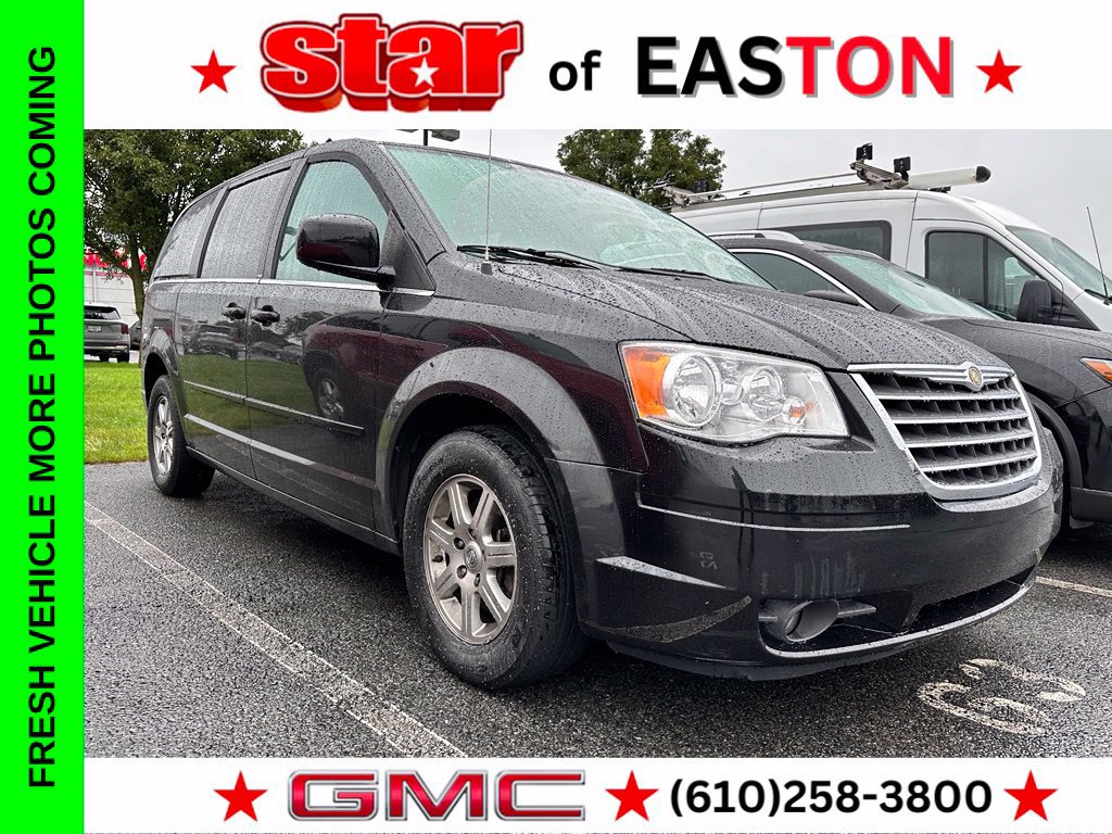Used 2008 Chrysler Town & Country Touring FWD image 1