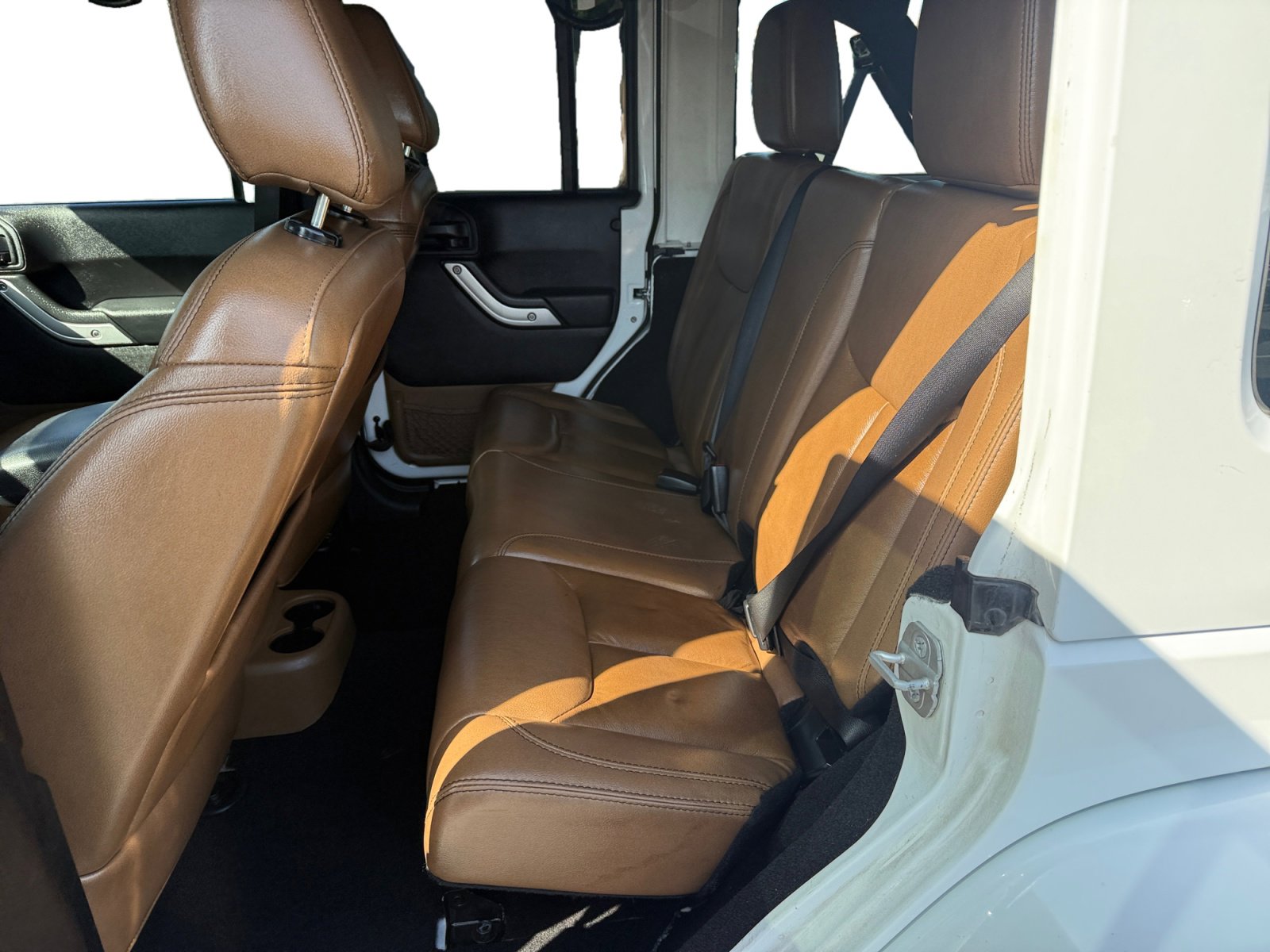 Used 2014 Jeep Wrangler Unlimited Sahara AWD/4WD image 16