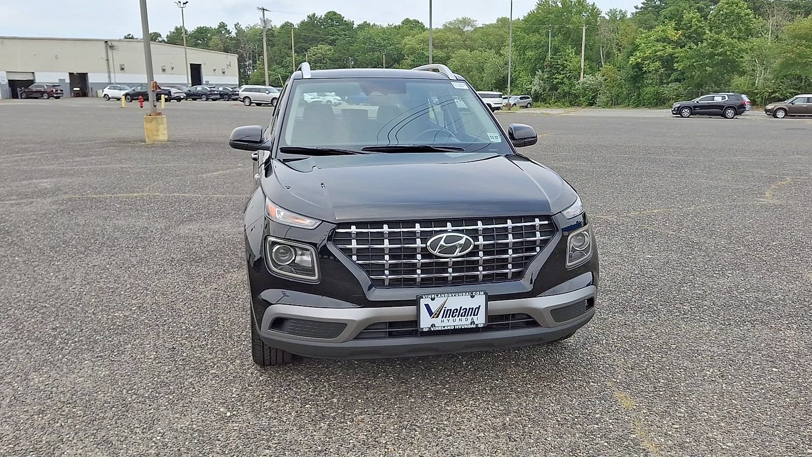 Used 2023 Hyundai Venue SEL FWD image 3