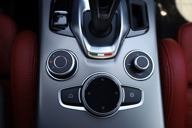 Used 2024 Alfa Romeo Stelvio Veloce image 22