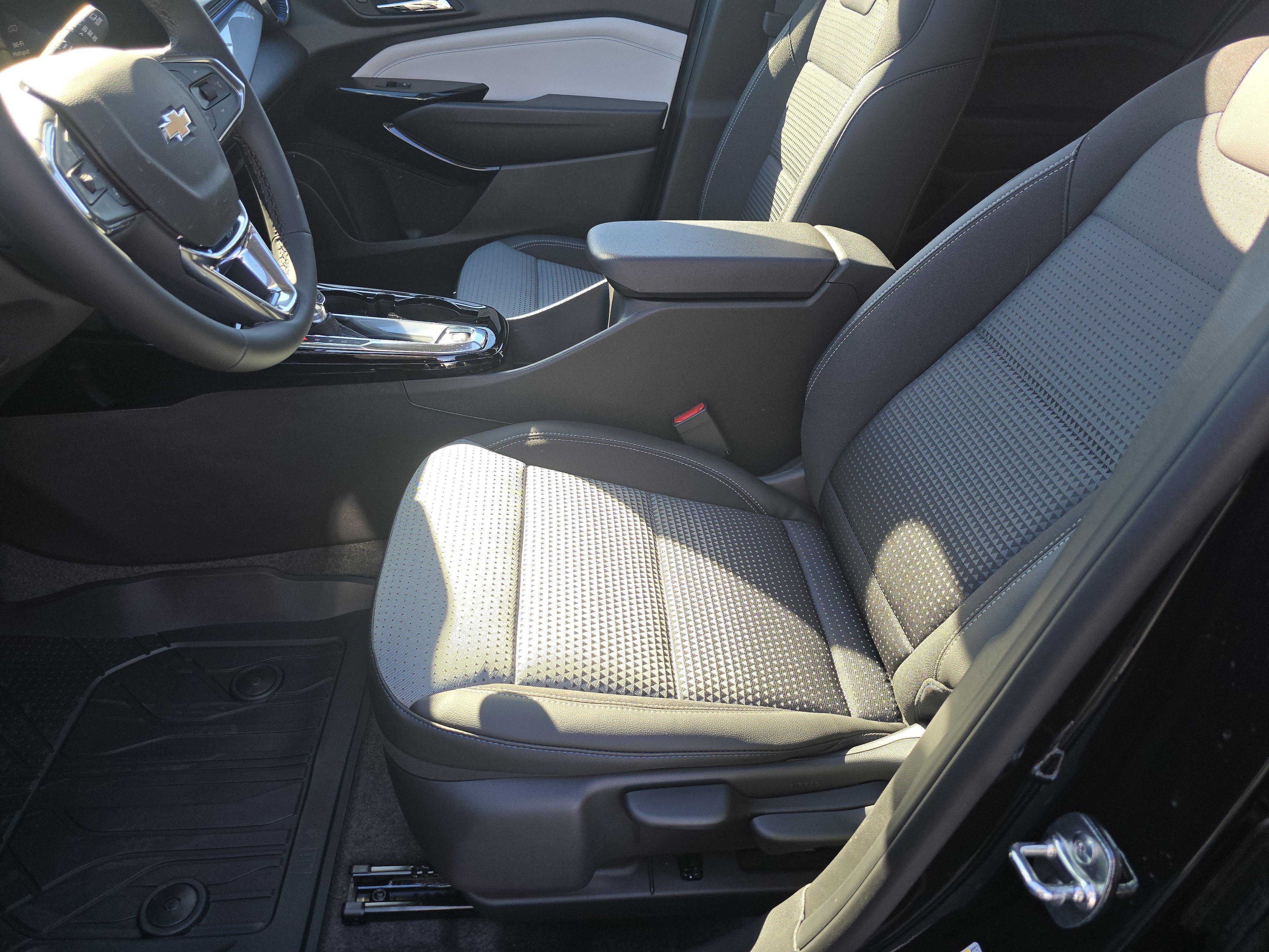 New 2026 Chevrolet Trax LT w/ Sunroof Package image 24