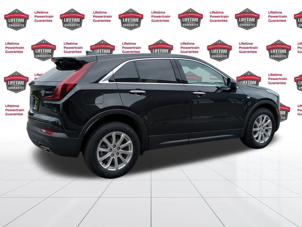 Used 2023 Cadillac XT4 Luxury w/ Cold Weather Package image 3