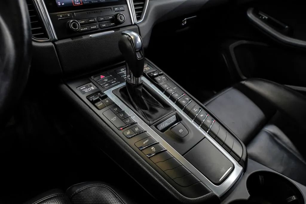 Used 2017 Porsche Macan S AWD/4WD image 30