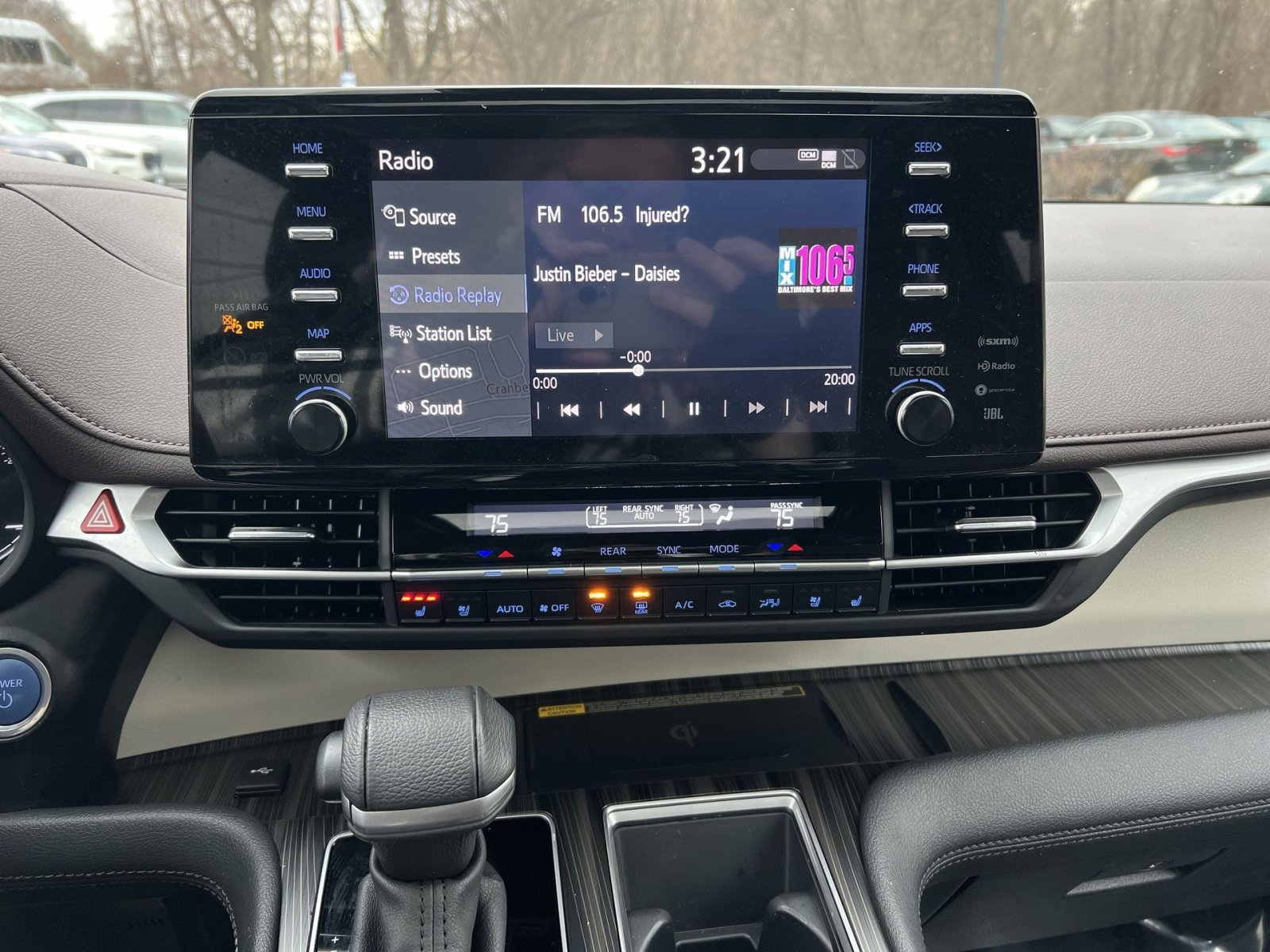 Used 2023 Toyota Sienna Platinum image 18