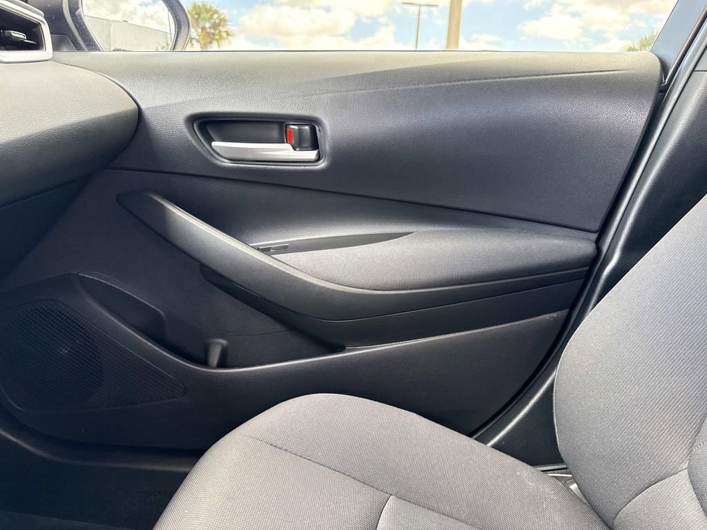 Used 2021 Toyota Corolla LE image 27