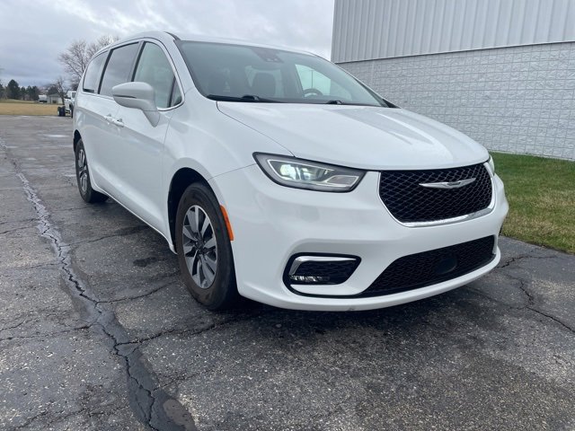Used 2022 Chrysler Pacifica Touring-L
