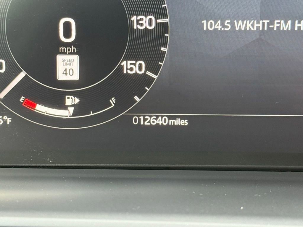 Certified 2025 Land Rover Discovery Dynamic SE AWD/4WD image 32