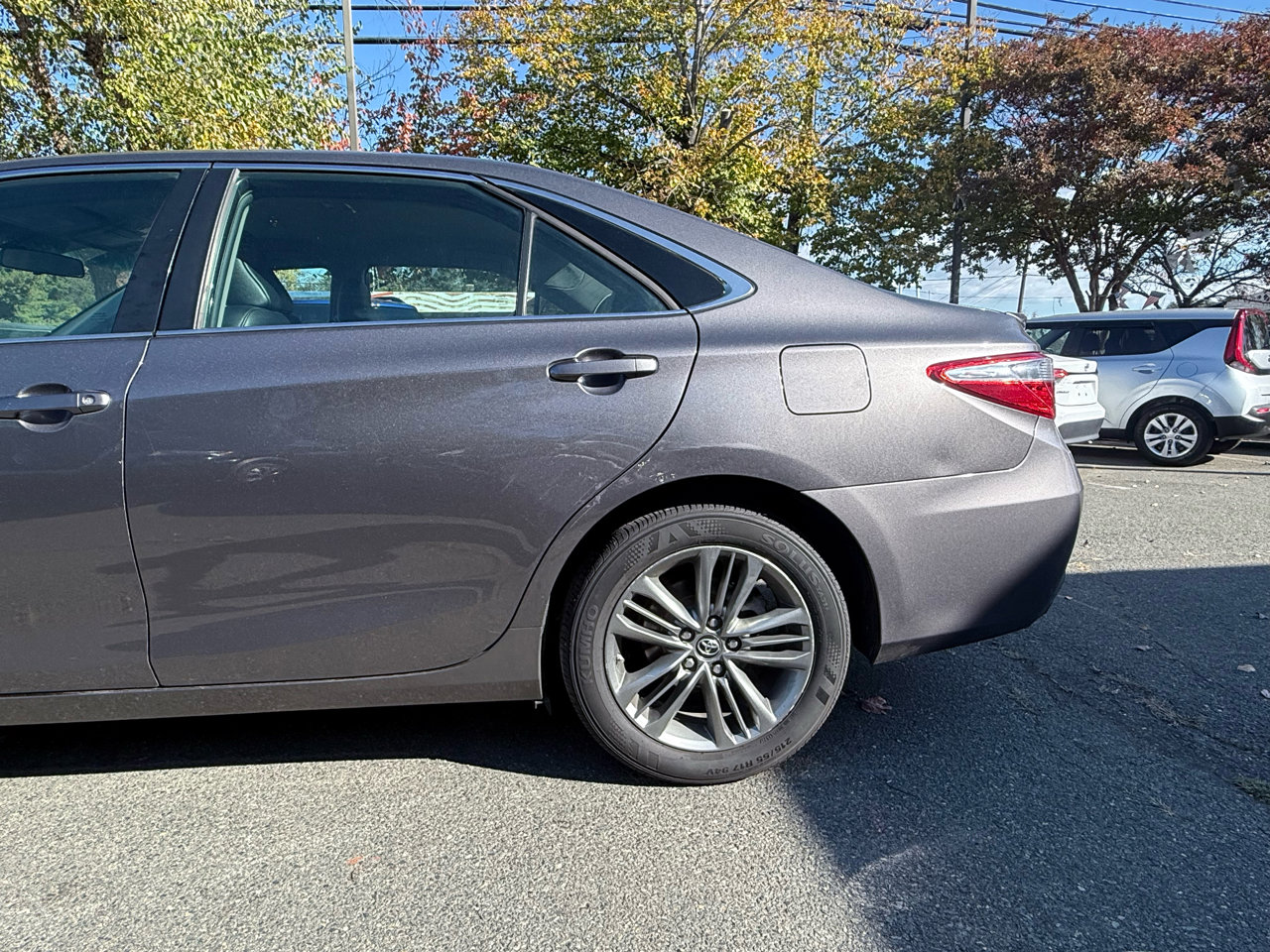 Used 2017 Toyota Camry SE image 6