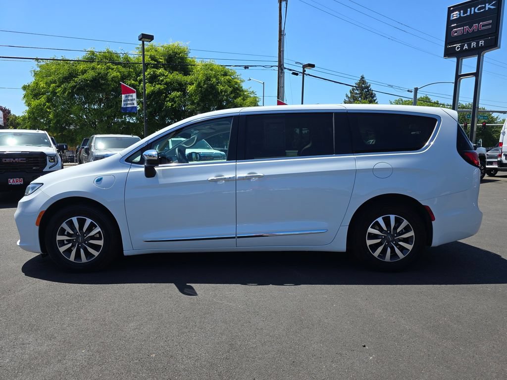 Used 2023 Chrysler Pacifica Limited FWD image 45