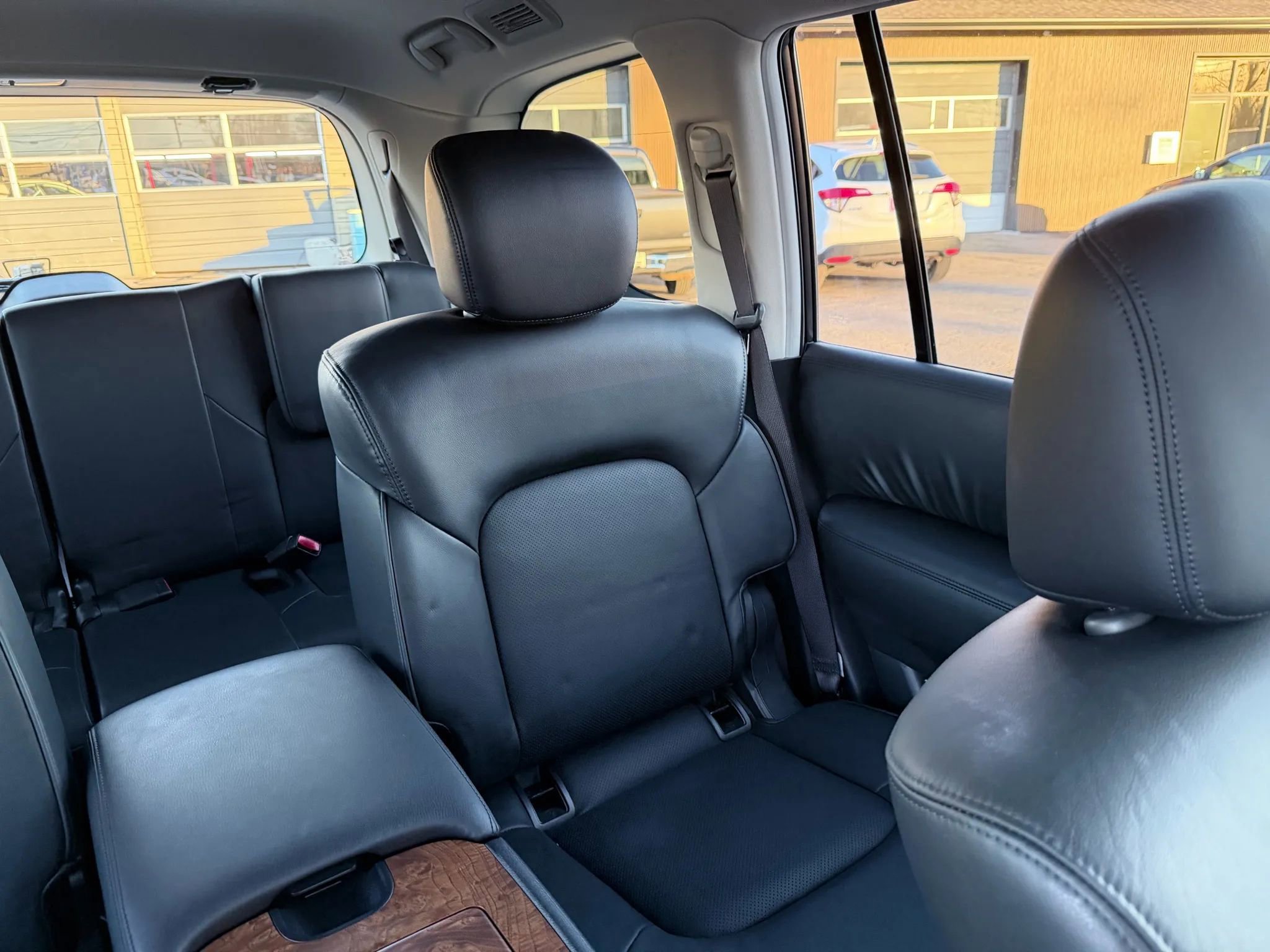 Used 2024 Nissan Armada SL w/ Captain's Chairs Package image 27