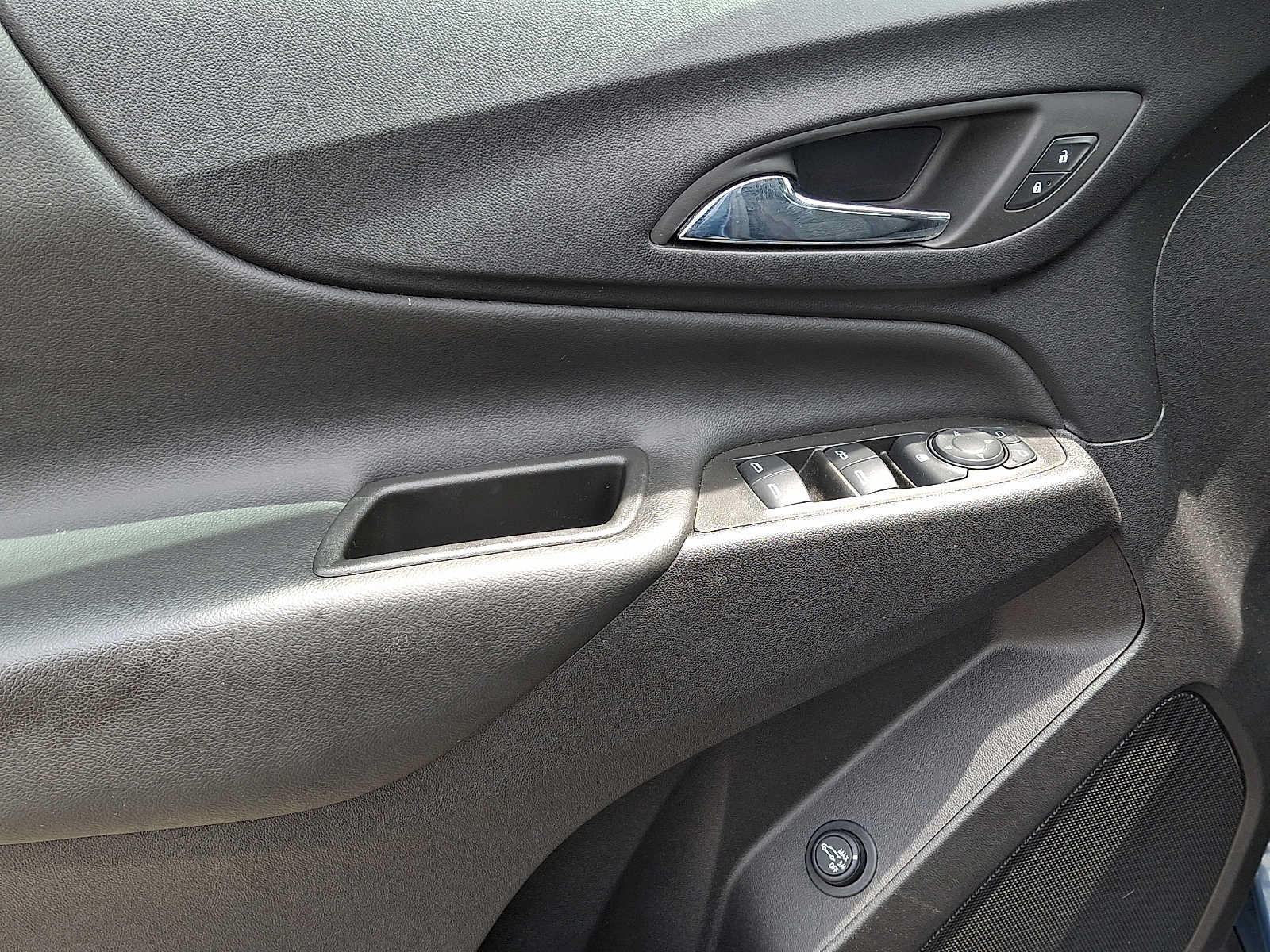 Certified 2024 Chevrolet Equinox LT w/ LPO, Floor Liner Package FWD image 13