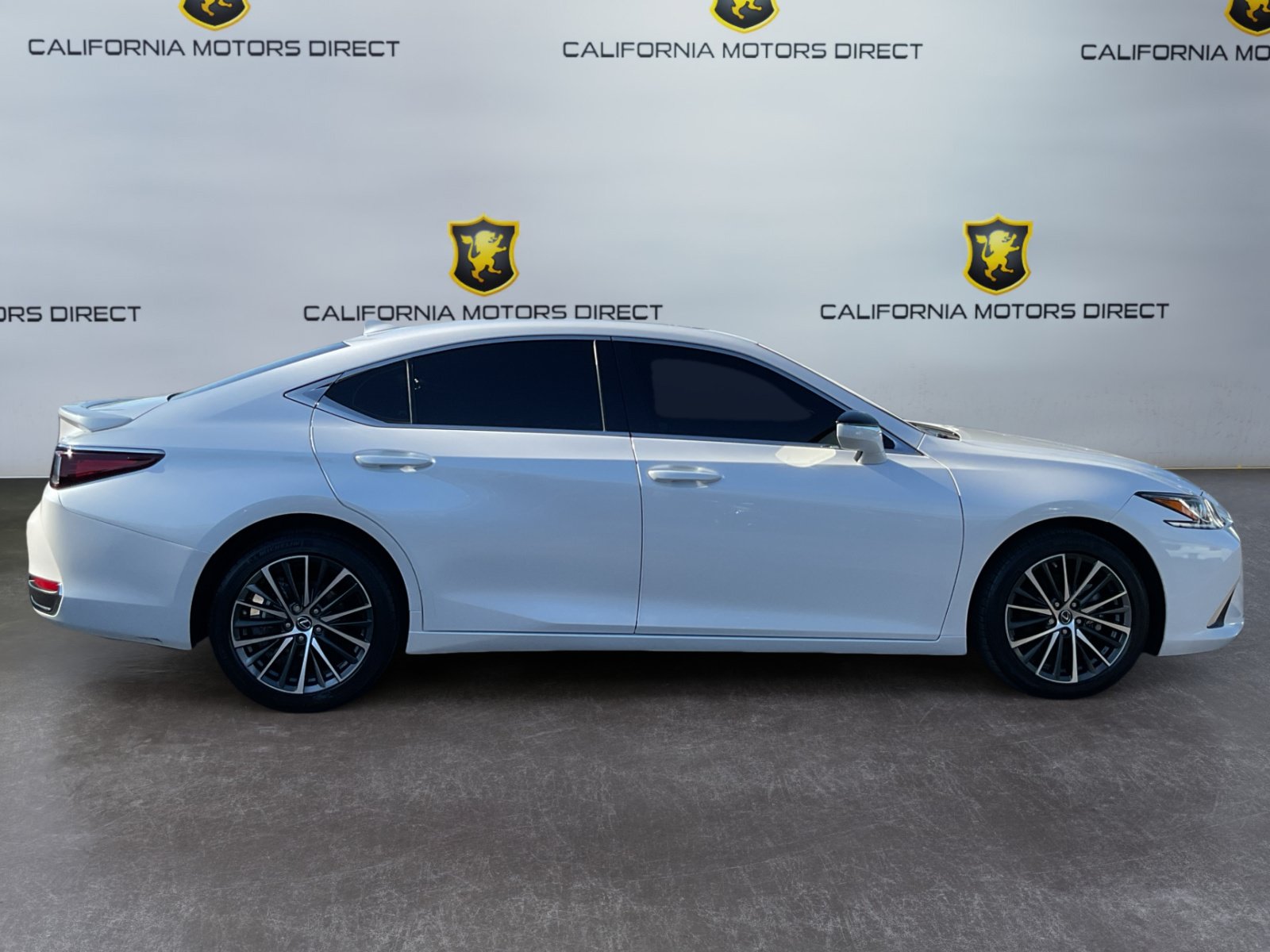 Used 2025 Lexus ES 300h w/ Premium Package FWD image 4