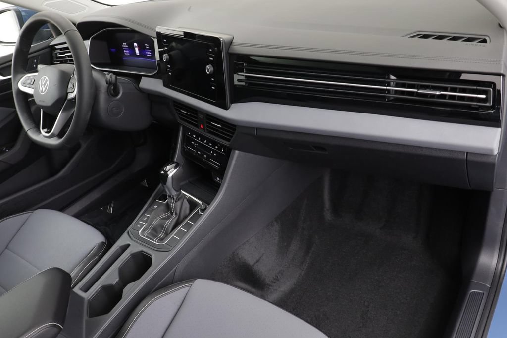 New 2026 Volkswagen Jetta SE FWD image 21