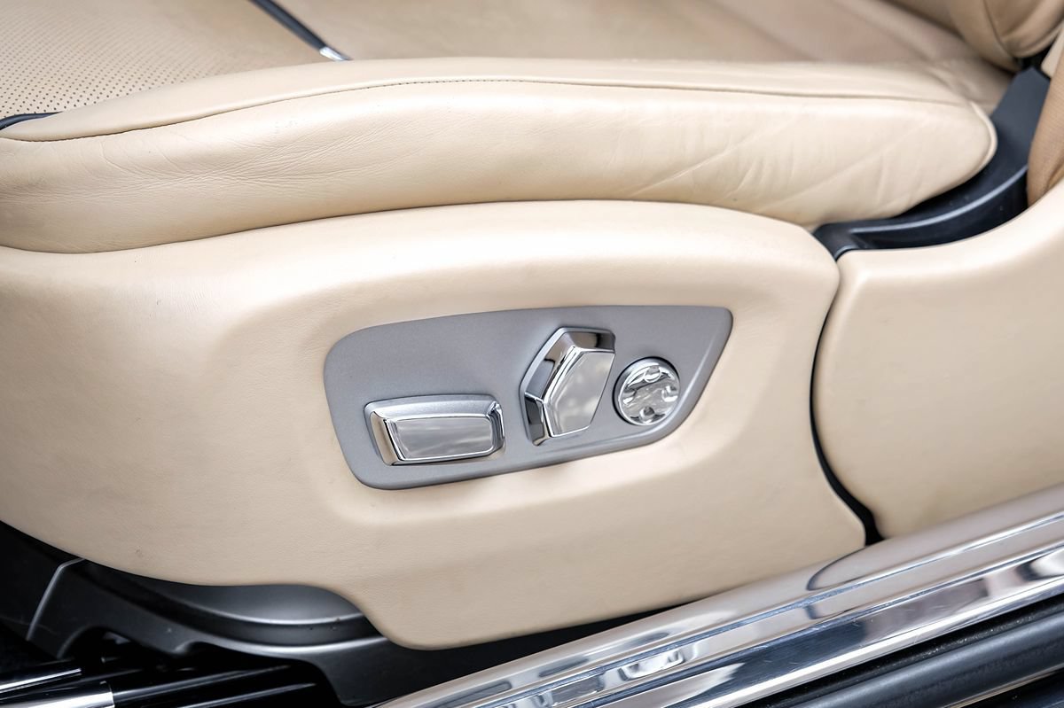 Used 2016 Rolls-Royce Wraith RWD image 36