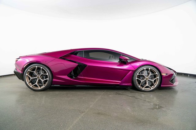 Used 2025 Lamborghini Revuelto image 9