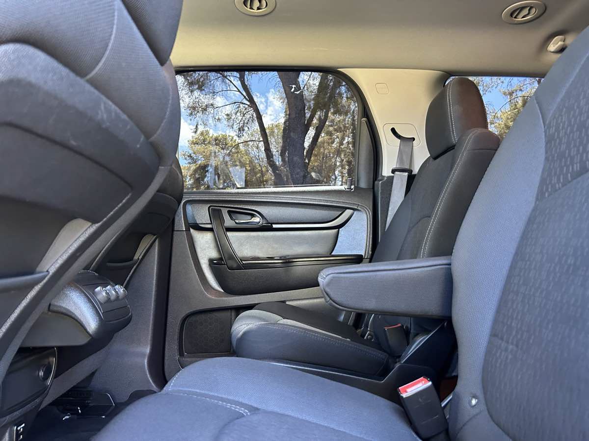 Used 2014 GMC Acadia SLE FWD image 25