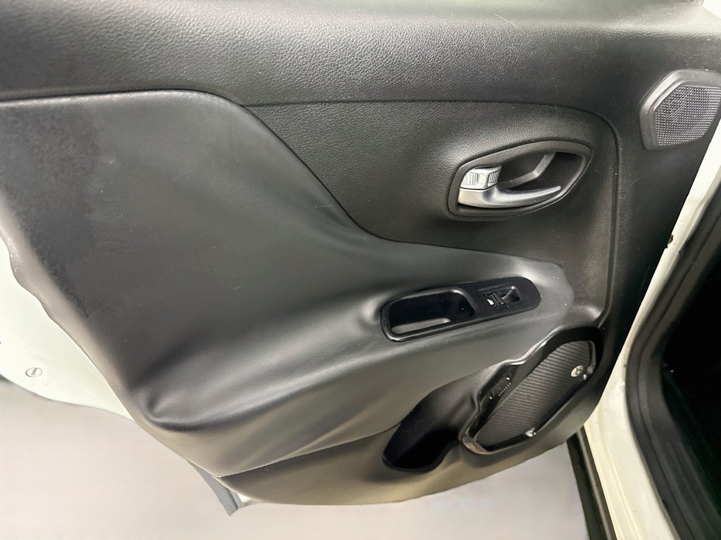 Used 2018 Jeep Renegade Altitude w/ Popular Equipment Group FWD image 25
