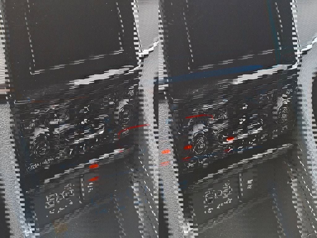 New 2025 Jeep Grand Cherokee Altitude image 21