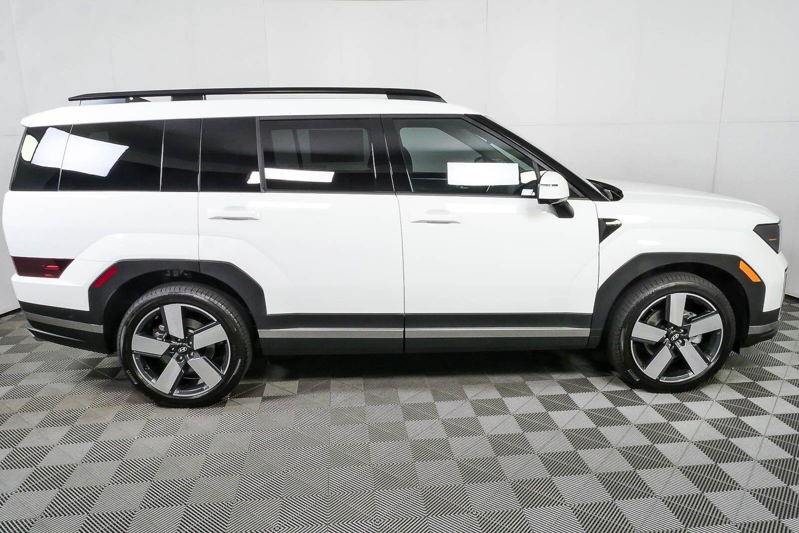 New 2026 Hyundai Santa Fe Limited FWD image 2